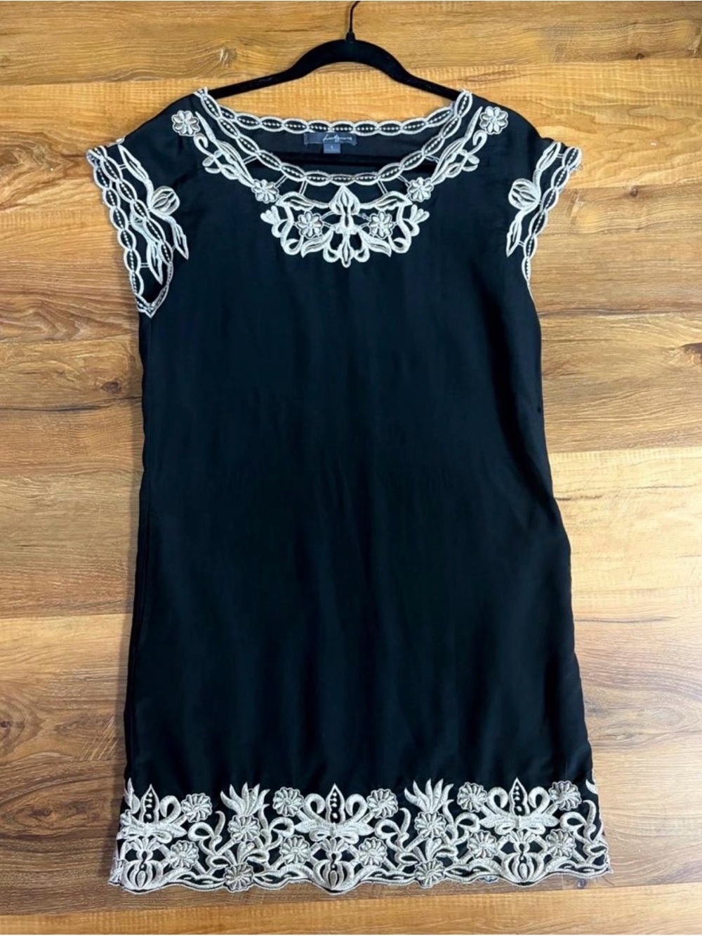 Forever 21 Black Shift Dress with White Floral Embroidery and pockets size Small